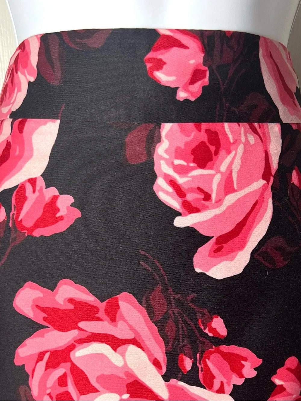 KATE SPADE Pencil Skirt Rose Floral Print Black Red Pink Knee Length Career Sz 4